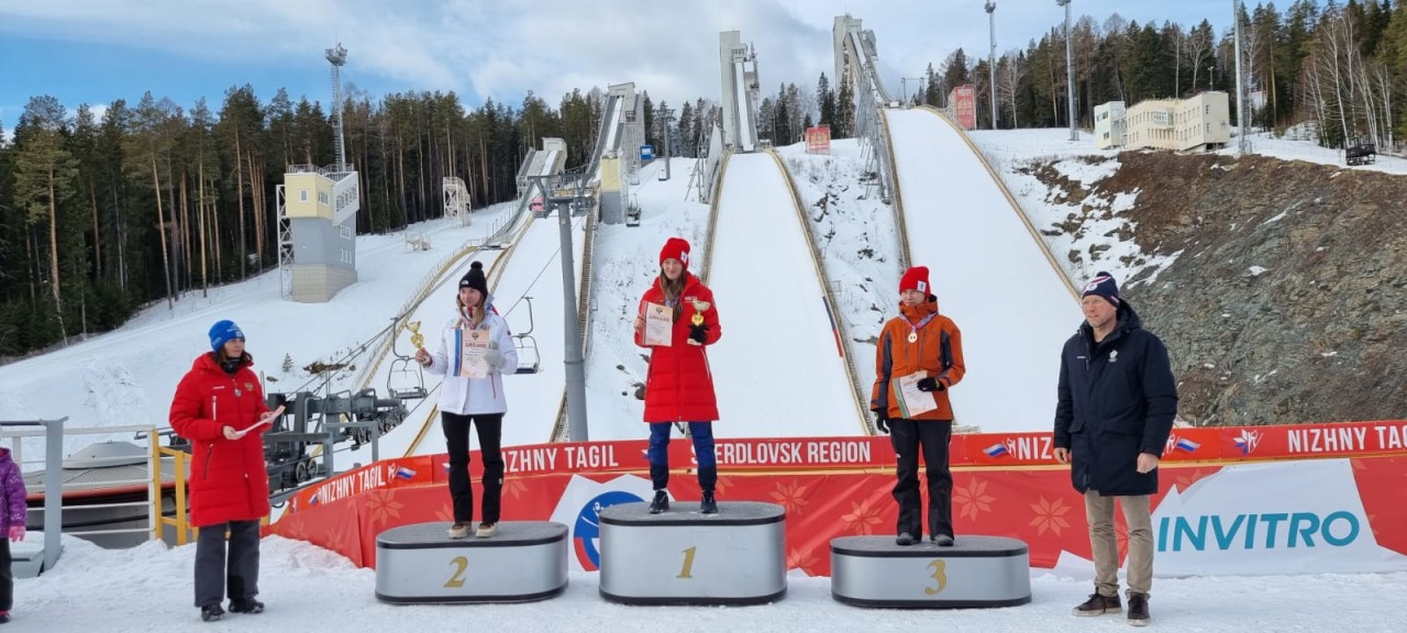 Нижний ьагил поыжки с тра плина